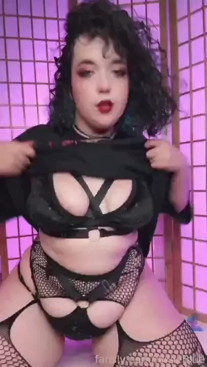 Do you like metal girls fyp egirl altgirl curlygirl thicc gothgirl 