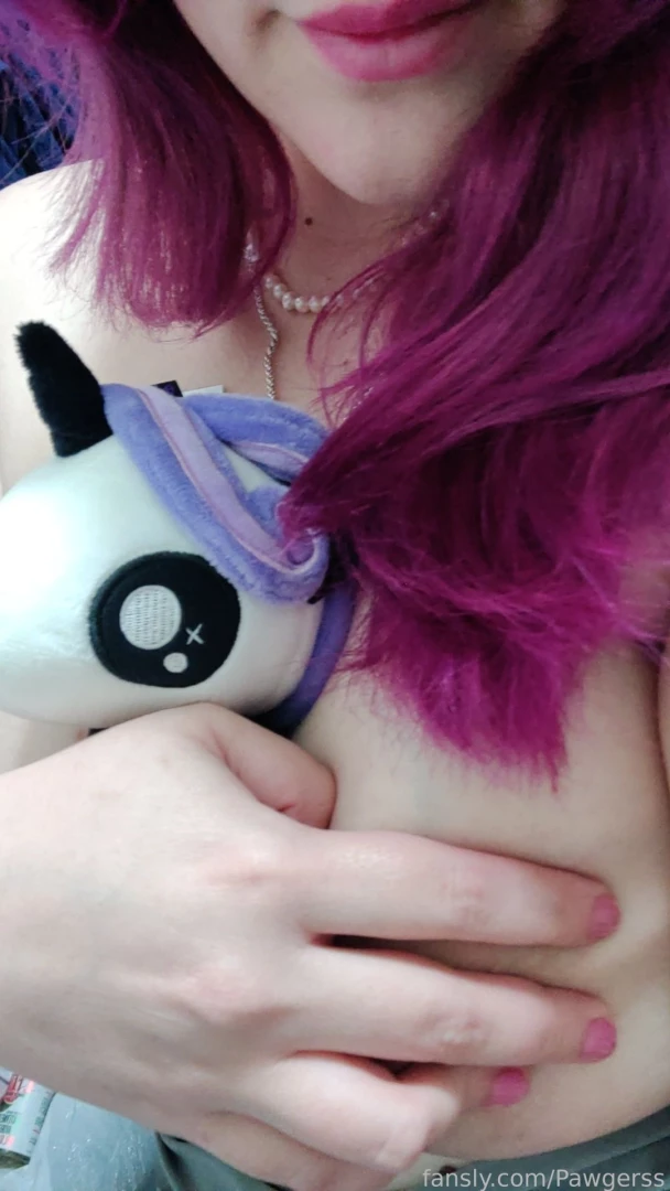 Skin to plush with skellie she s my fav lil plushie 