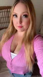 Wanna see under my sweater milf mommy hugeboobs bigtits selfie blonde part 2