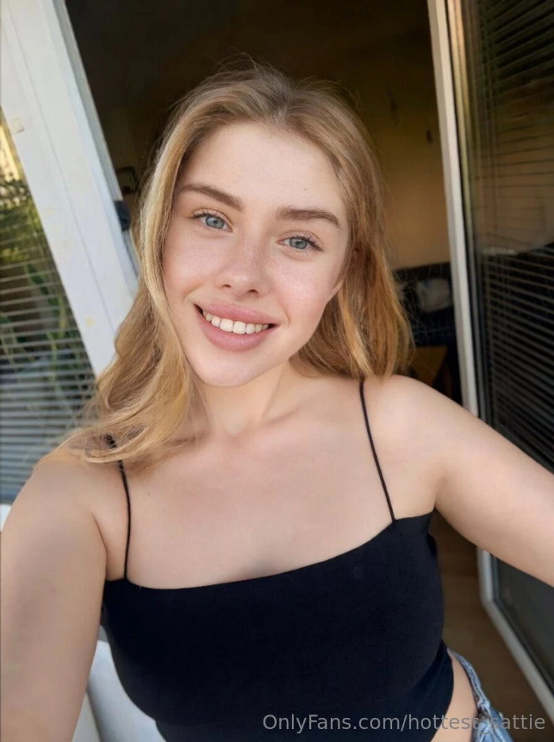 Let me distract you vanessa_gold cute girl vanessa_gold loves to play part 23 