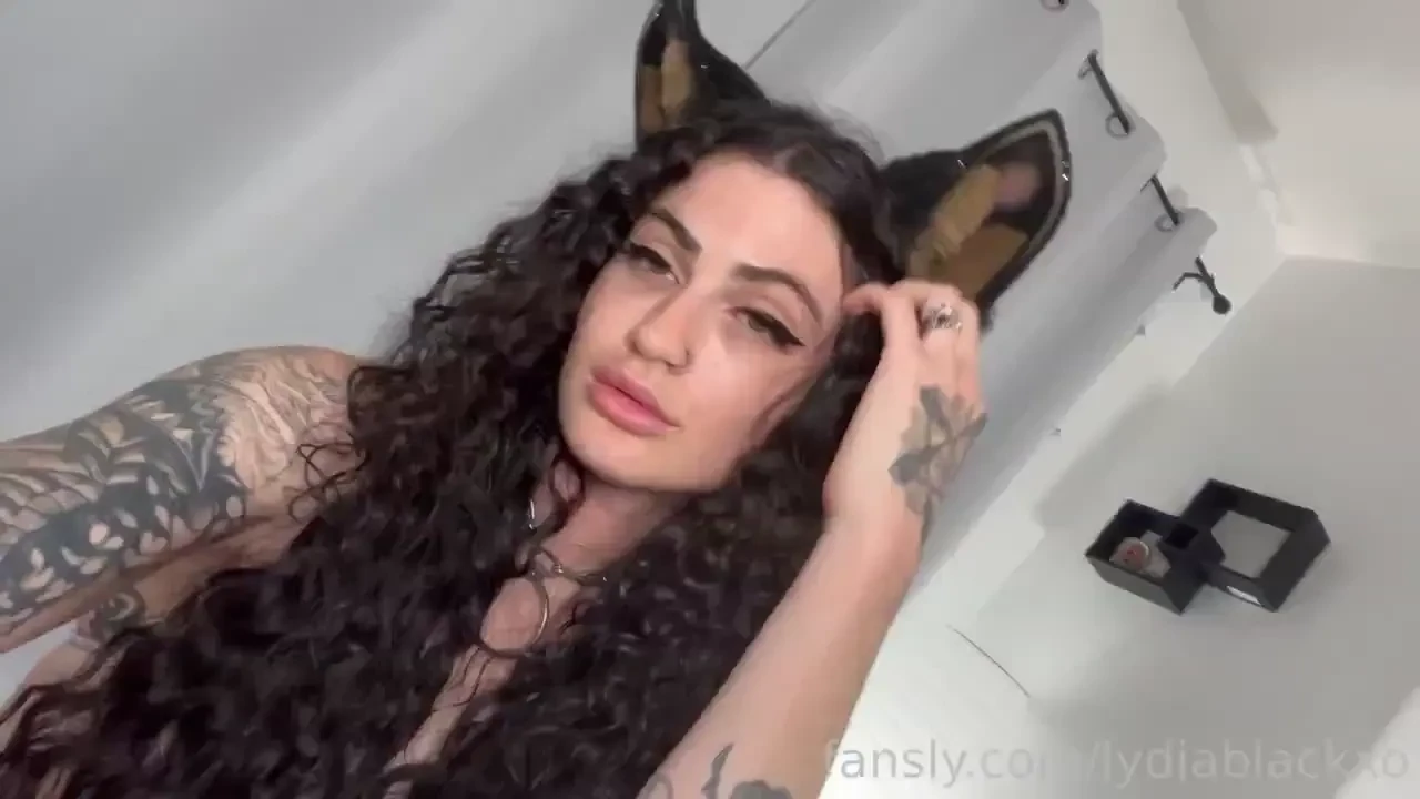 Puppy girl wants pets give me attention pls 