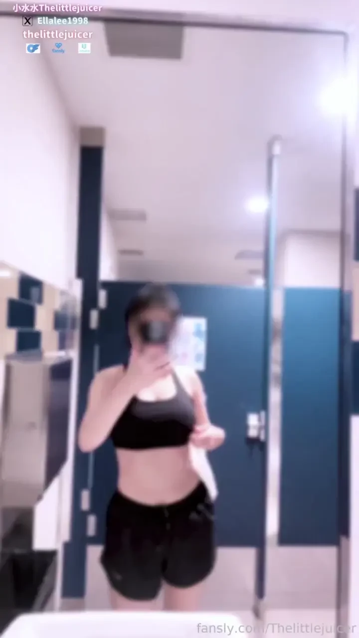 I secretly filmed this in the bathroom after exercise for you guys to 