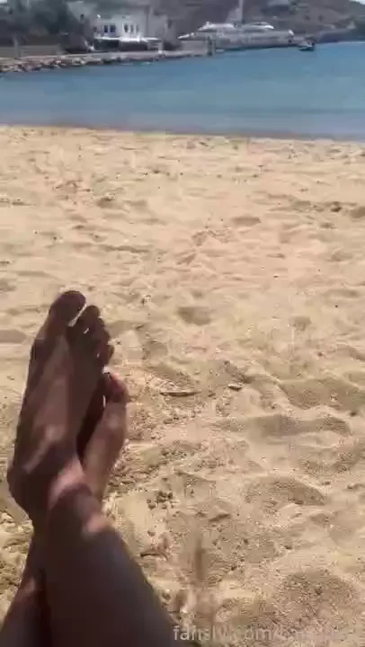 I love it when you goon over my toes lick them suck them worship them 