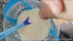 Come make some rice cereal with me ofc with my mommy milkers too