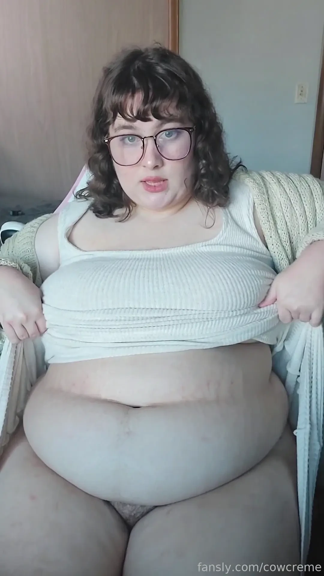 Body jiggles in bodycon dress and glasses 