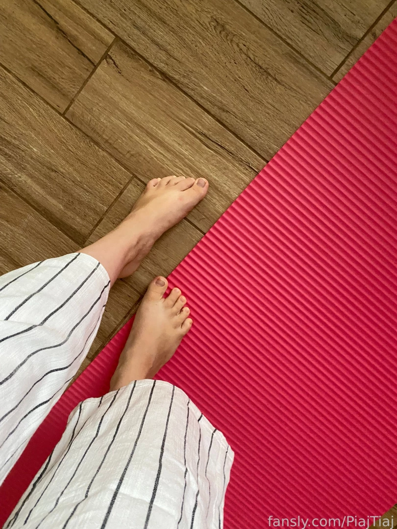 Cute teeny natural feet i love walking barefoot fyp feet barefoot teen 