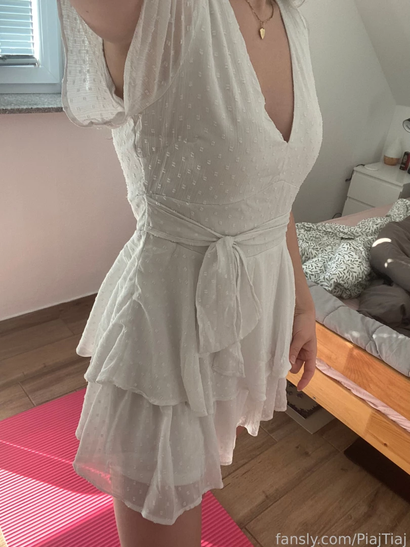 How does white look on me i think it makes me look even more pale fyp 