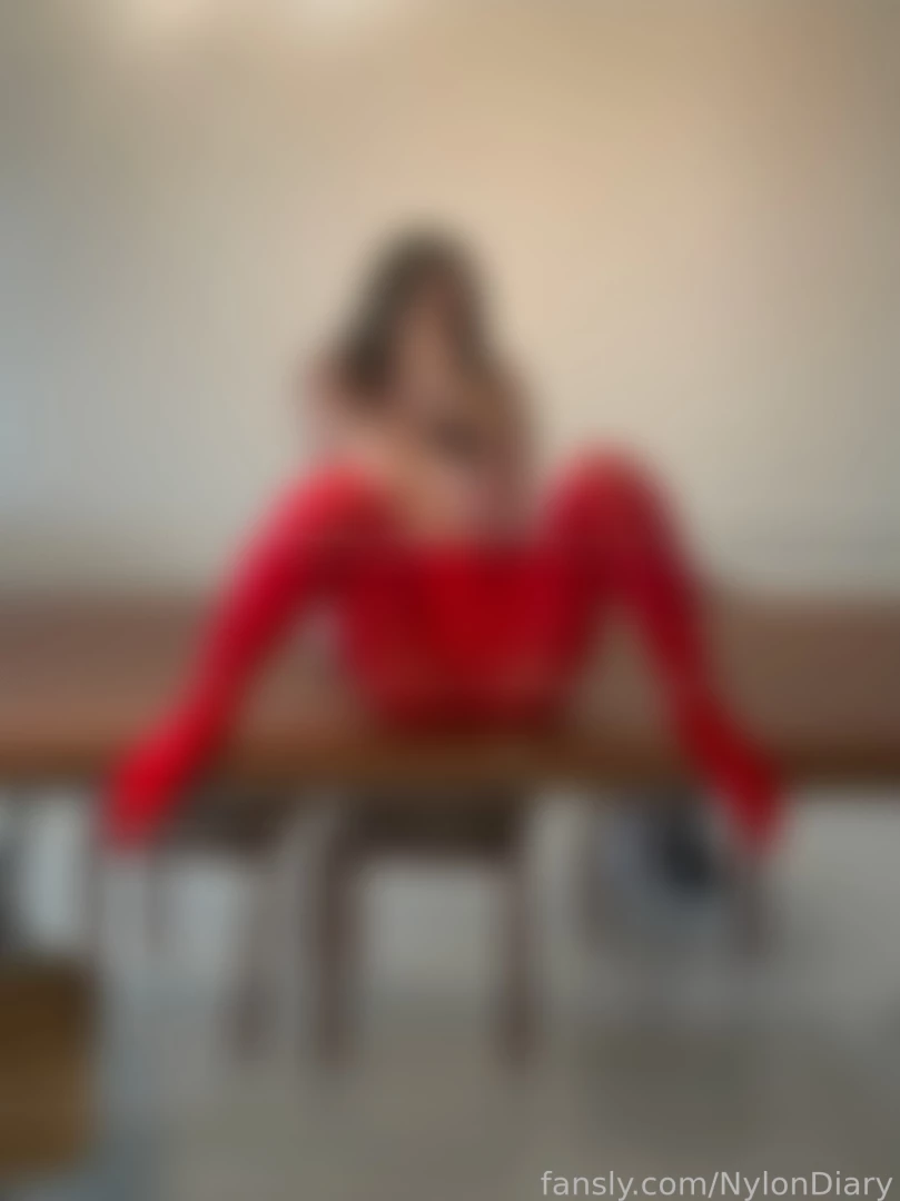 Hope you don t mind me sitting on table tights pantyhose nylons fetish 