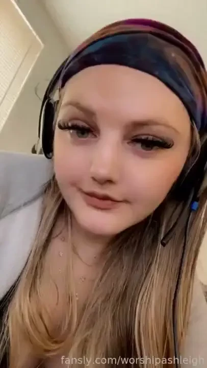 First person to tip 10 gets 200 worth of content strip tease solo play 