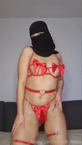Happy monday i want to make your monday better and your cock hard i
