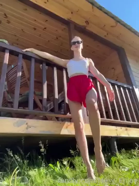 Stretching limits and turning heads with every move sexyteen sexybody 