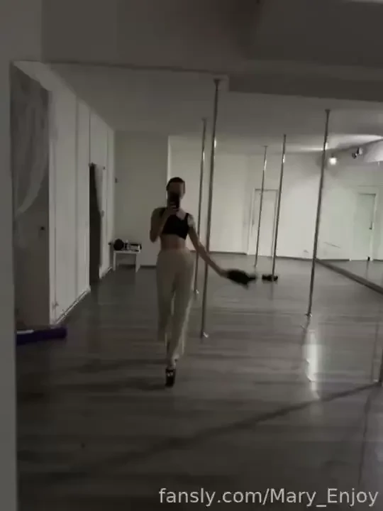 Curves in all the right places and confidence for days curvy swinging 