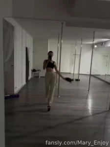 Curves in all the right places and confidence for days curvy swinging