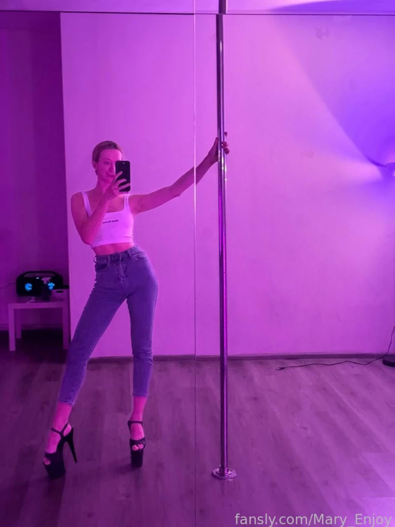 Pretty pole dancing feeling fierce flaunting curves and loving every 