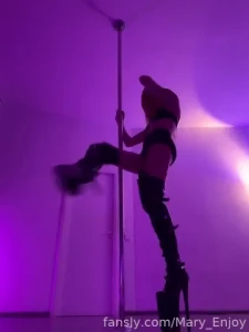 Lost in the heat of my passion every move a seduction pole sexybody