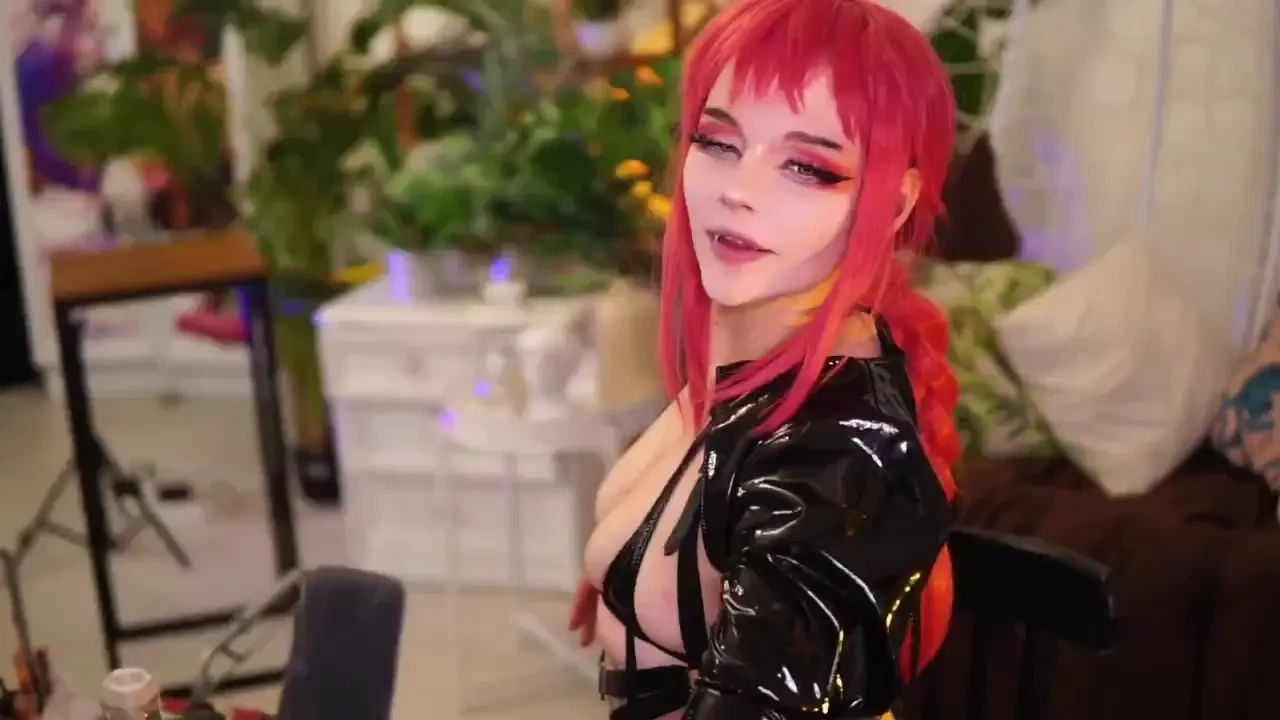 Soon fyp cosplay boobs tits anime mistress makima latex chainsawman 