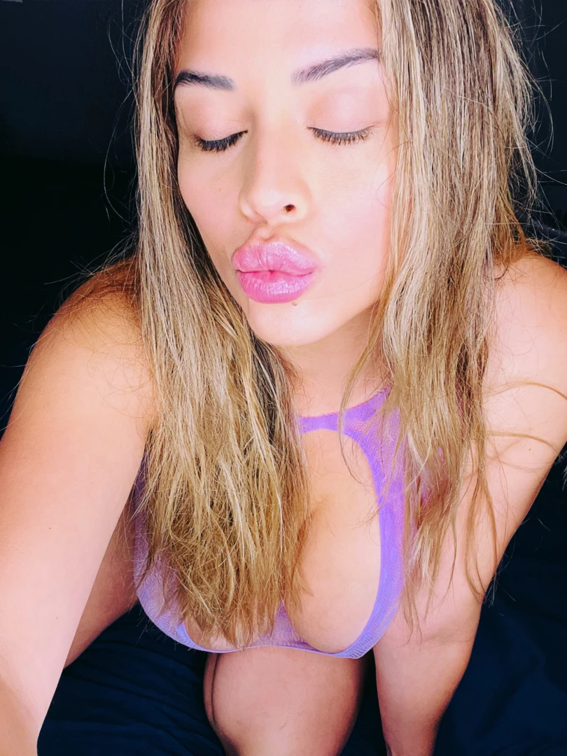 It s that time baby im online and horny 