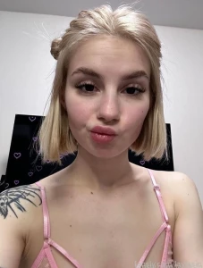 Can a girl like me make you hard fansly blonde contentcreator sexy