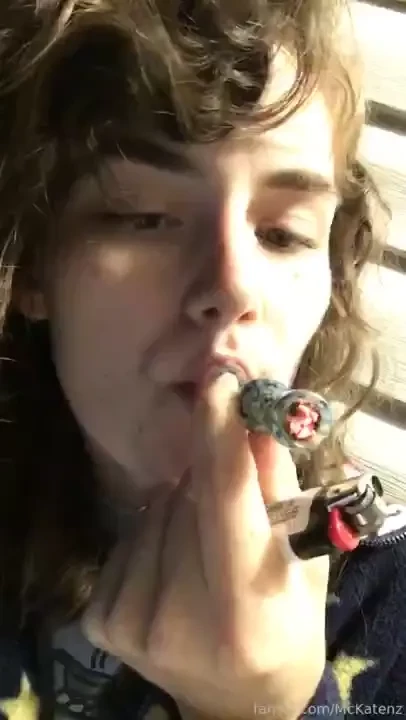 Happy saturday just a little toke 