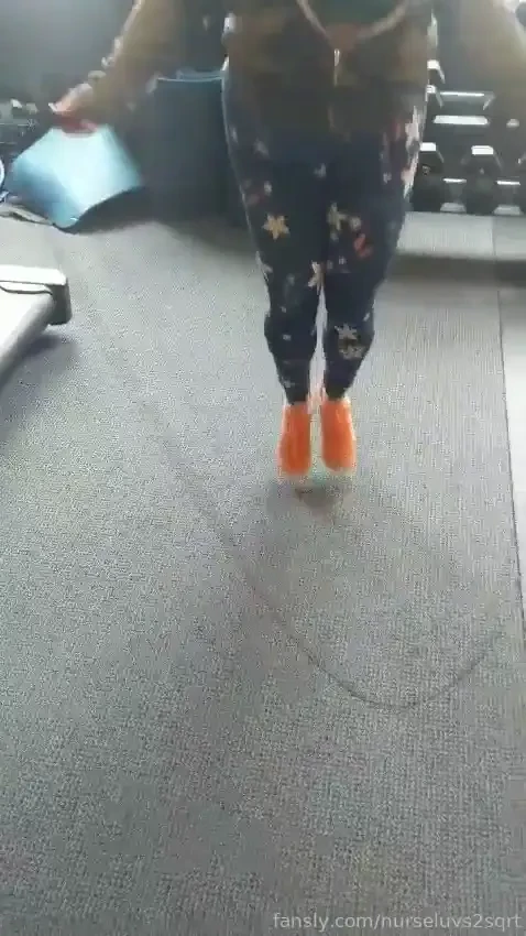 Got my ass in the gym today warmed up with some jump rope gymslut 