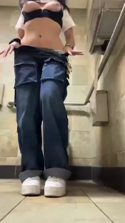 Just a simple pee video but i know you love it 