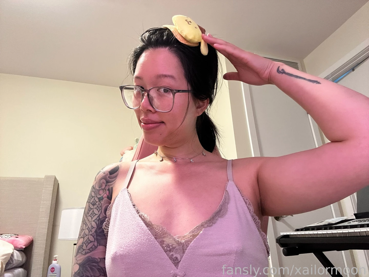 Do you guys like my new hair clip also idk if you guys can tell that i 