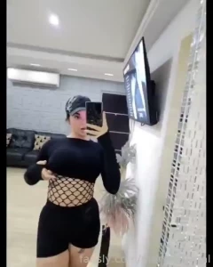 Estoy respondiendo a los mensajes ahora mismo dm maryuofficial fyp