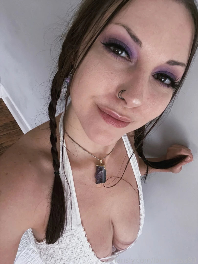 Cause i know you love my pretty face too 