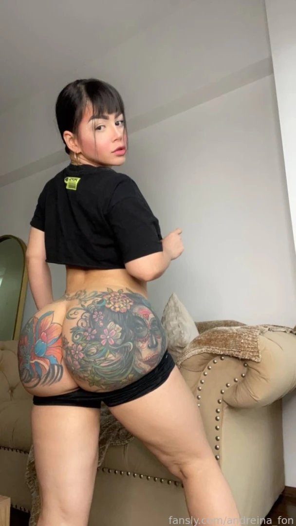 Deliciously latina and with a big ass come spank me 