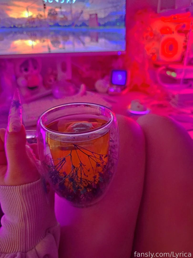 Hiii kitten i m so sorry for disappearing i was sick and stuck in the 