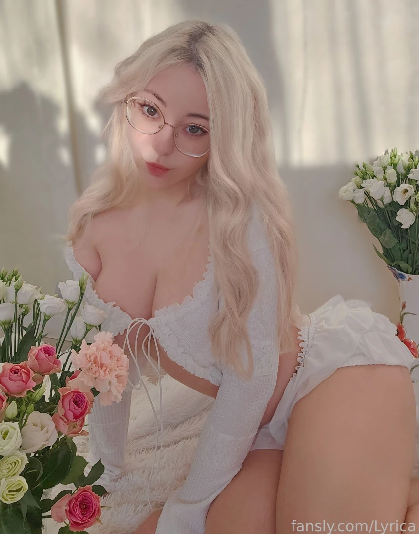 Cooking something really yum for you my kittens but for now here is 