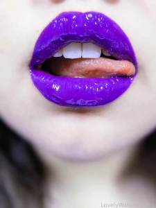 Bet you ve never seen lips this electric one look and you re hooked on part 2