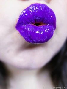 Bet you ve never seen lips this electric one look and you re hooked on part 1
