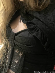 Got a cute new top i m excited to do a photoset withhh here s a little