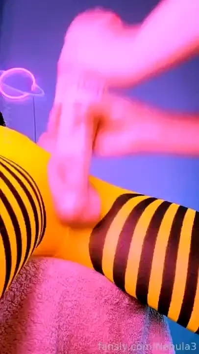 These trick or treaters take their work seriously aura_yummy gives me 