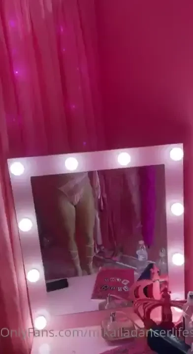 Which outfit do you like more part 1 