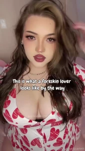 Just to remind you brunette cute biglips bigtits cleavage slut sexy