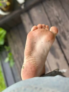 My dirty feet are ready to be sucked come here loser toes dirtyfeet