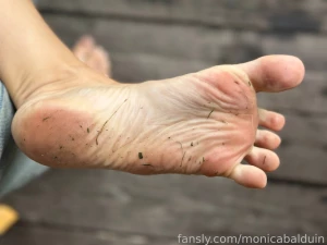 My dirty feet are ready to be sucked come here loser toes dirtyfeet part 1