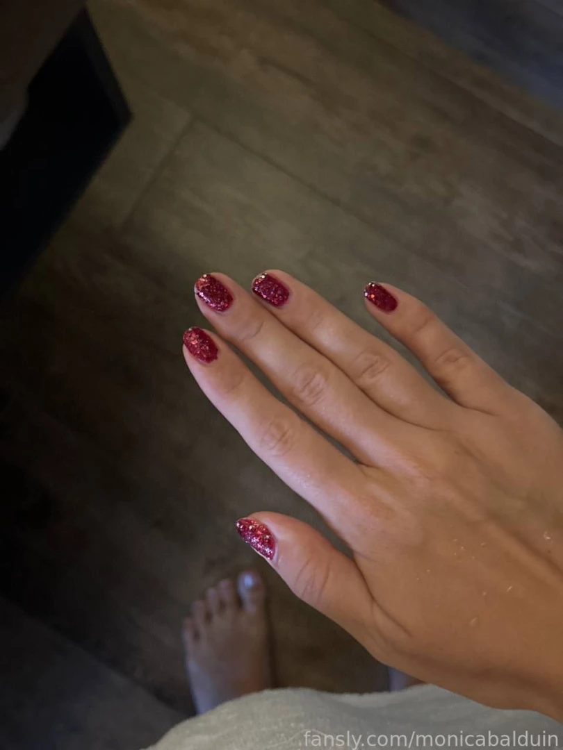 I love this manicure did you know that my favourite colour is red what 