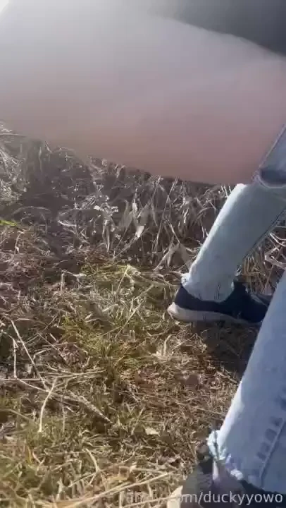 Peeing in the park peeing public ass slut petite smallwaist 