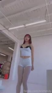 Some bouncing titties had a cute studio day for some artsy pics