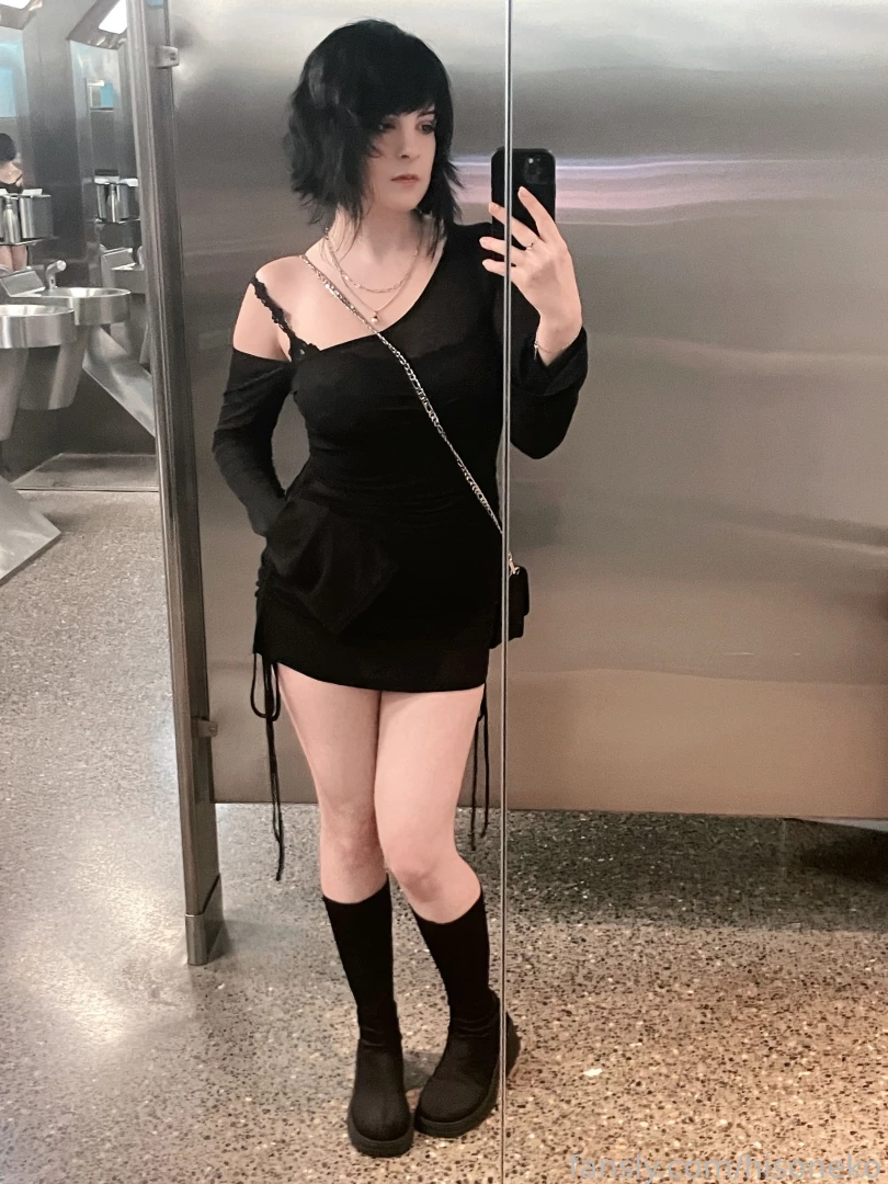 This weekend was so fun please enjoy the fit and leggies goth 