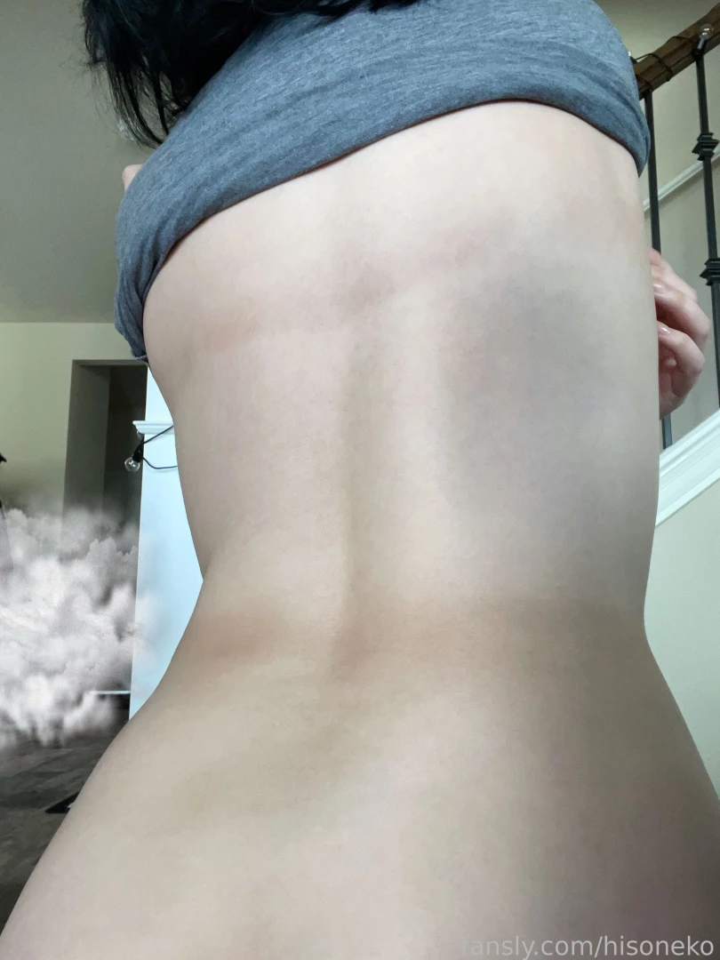 I present you with an ultra rare treat tanlines 