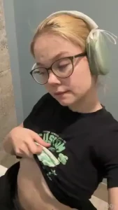 I love hide in water closet and make some cutie nude pics sometimes u