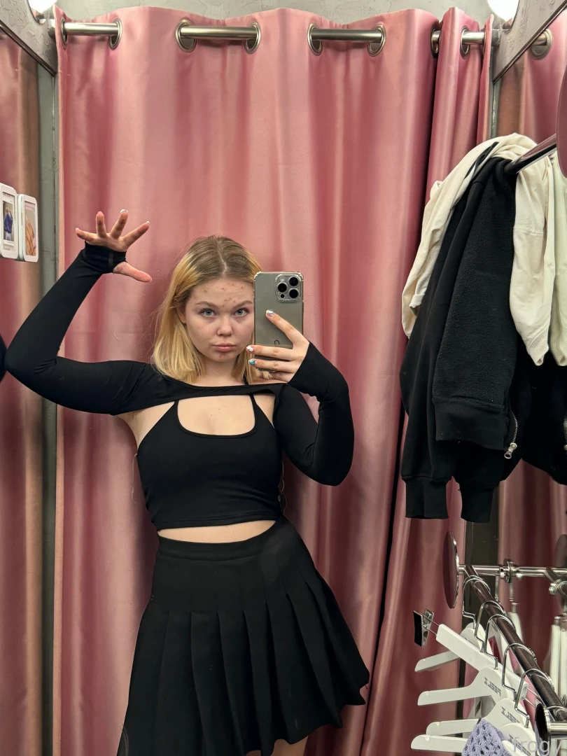 My short skirt looking cute or vulgar idk maybe choose another one part 1 