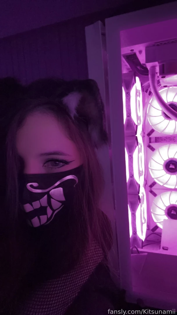 Aaaaa i m cute right aren t i cute i wanna try doing contacts and part 4 