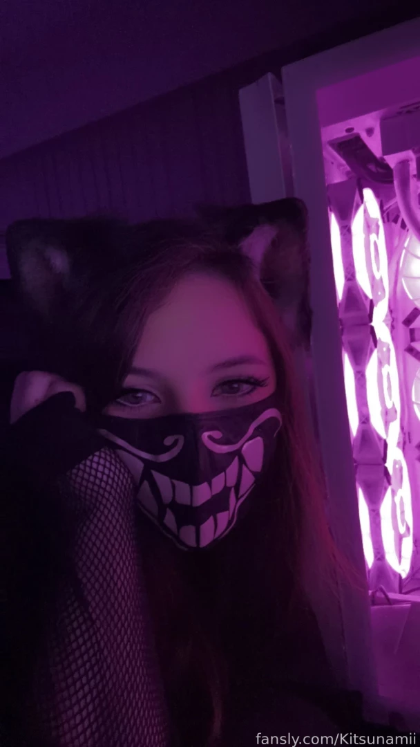 Aaaaa i m cute right aren t i cute i wanna try doing contacts and part 5 