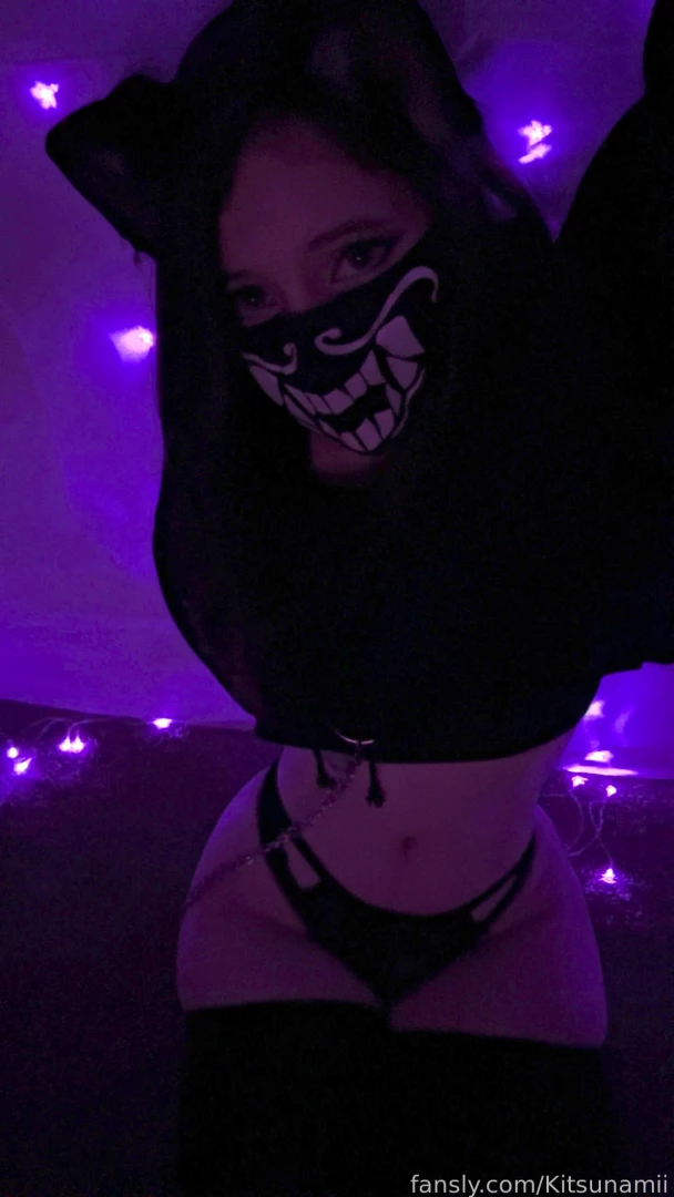 Aaaaa i m cute right aren t i cute i wanna try doing contacts and part 11 