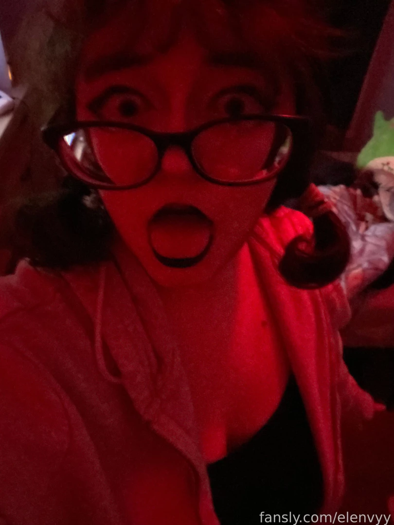 Never wore black lip gloss beforeee im kinda embarrassed showing my part 26 